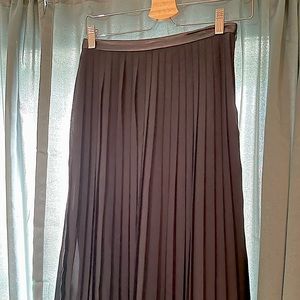 Banana Pleated MIDI Skirt